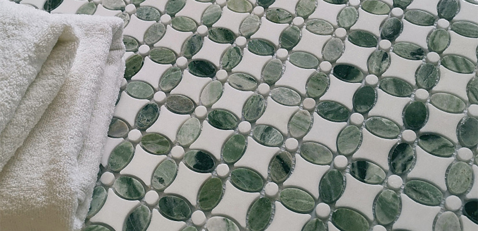 Mosaïque de marbre naturel vert : l'art de la pierre, pleine de verdure